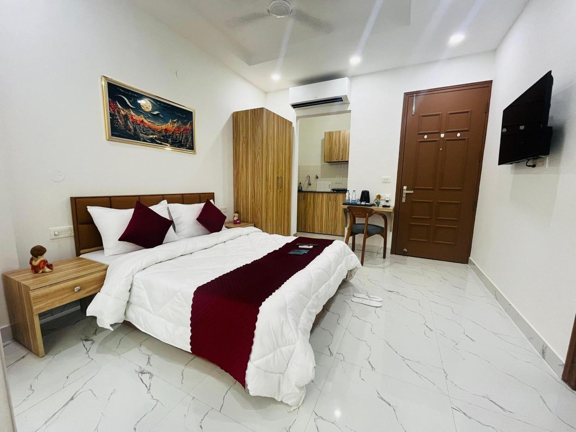 The Lodgers Studio Apartment Infront Of Artemis Hospital Gurugram グルガウン エクステリア 写真