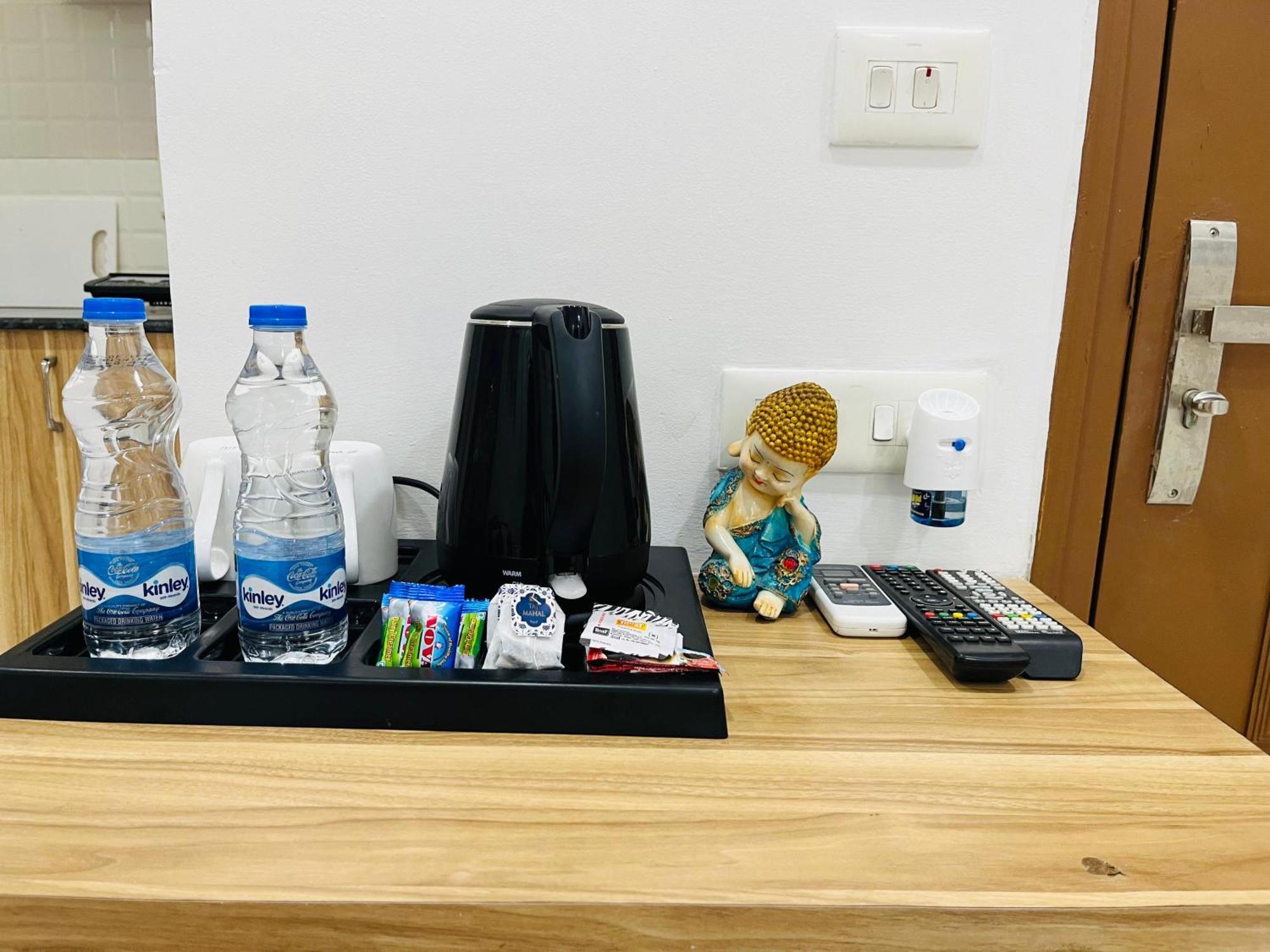The Lodgers Studio Apartment Infront Of Artemis Hospital Gurugram グルガウン エクステリア 写真