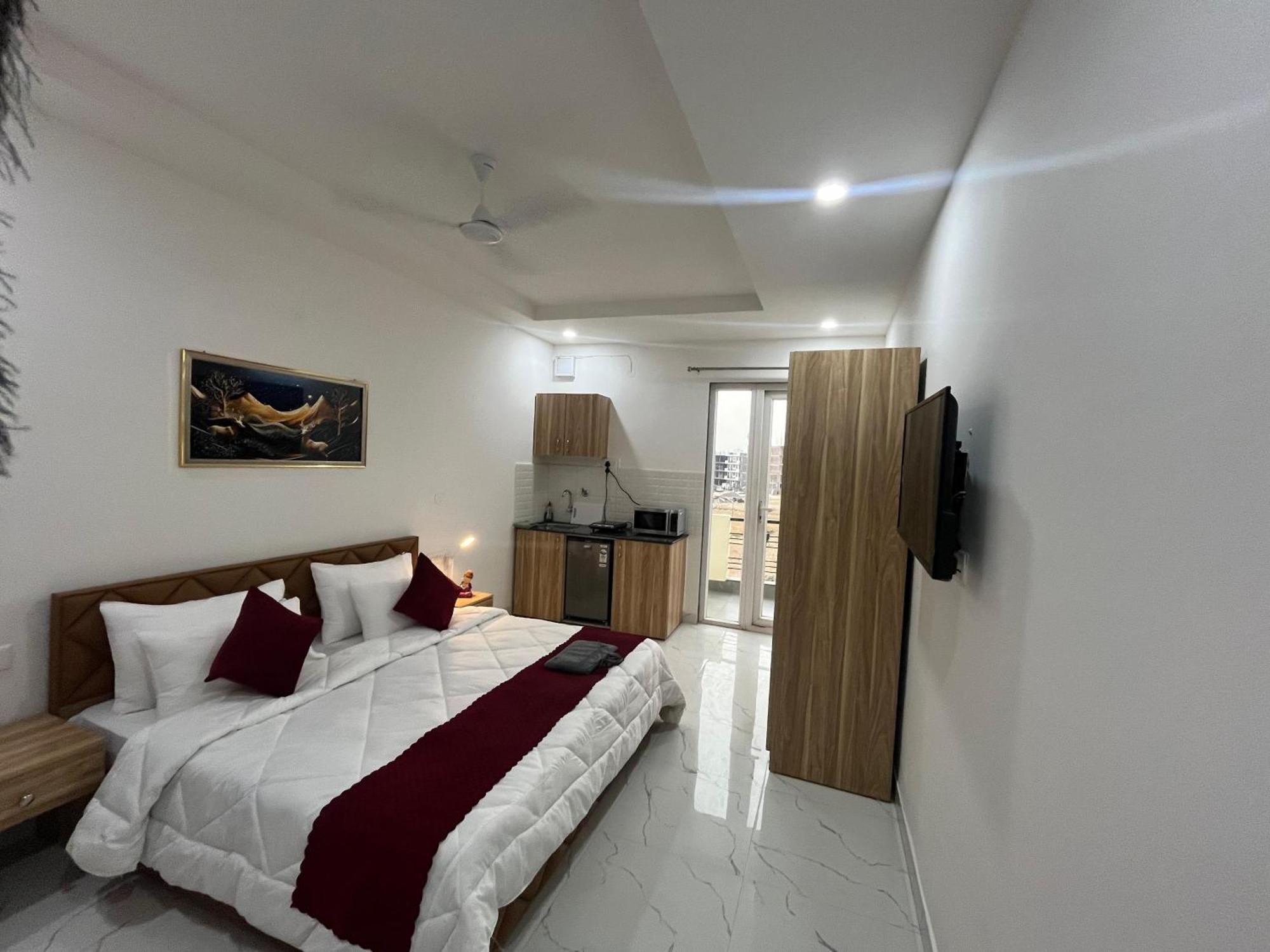The Lodgers Studio Apartment Infront Of Artemis Hospital Gurugram グルガウン エクステリア 写真