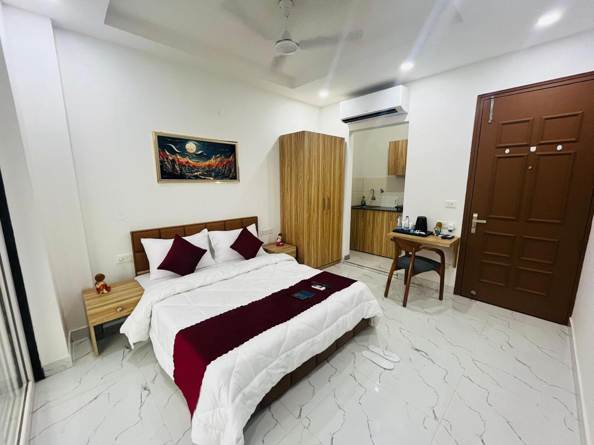 The Lodgers Studio Apartment Infront Of Artemis Hospital Gurugram グルガウン エクステリア 写真