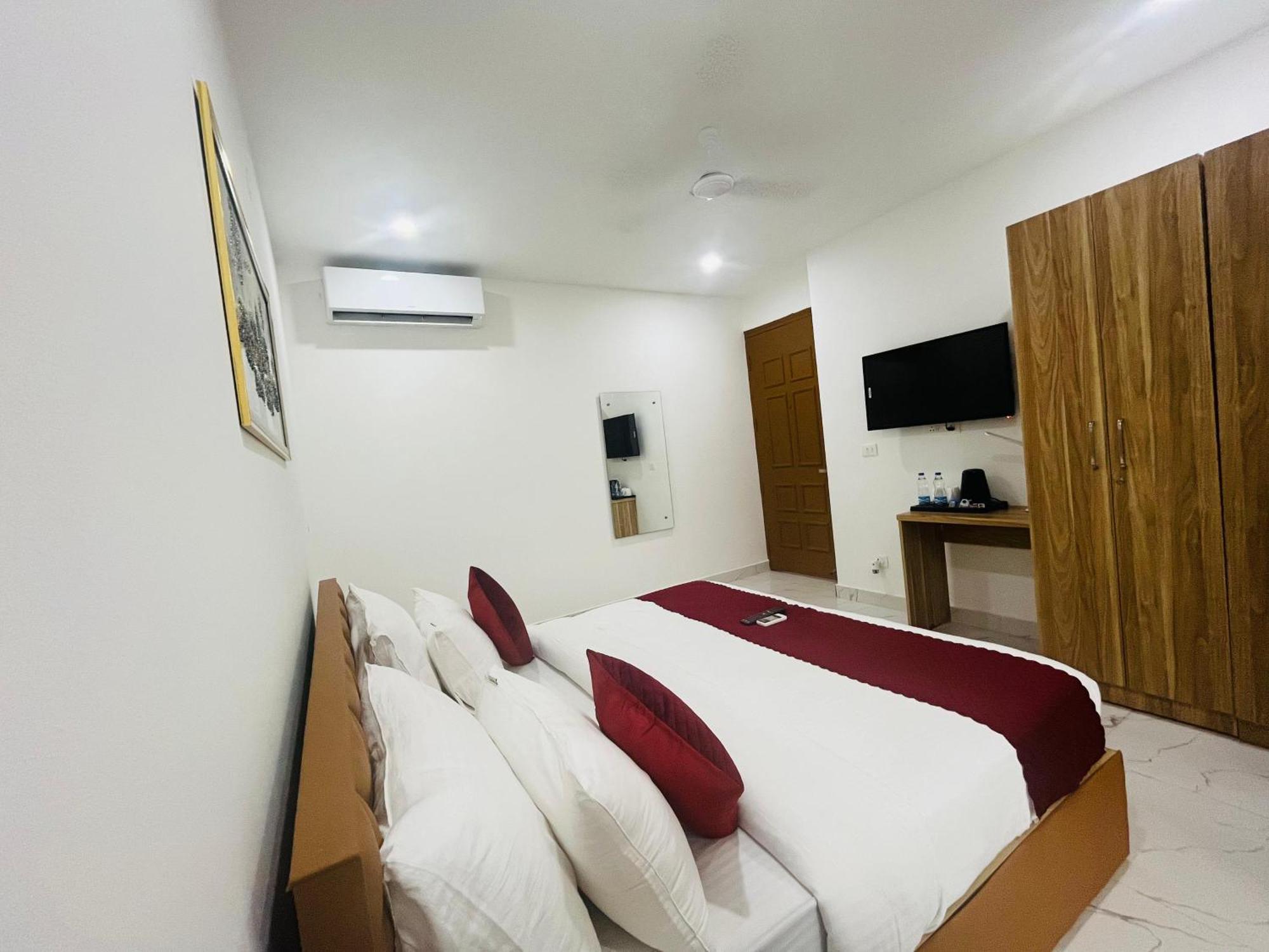 The Lodgers Studio Apartment Infront Of Artemis Hospital Gurugram グルガウン エクステリア 写真