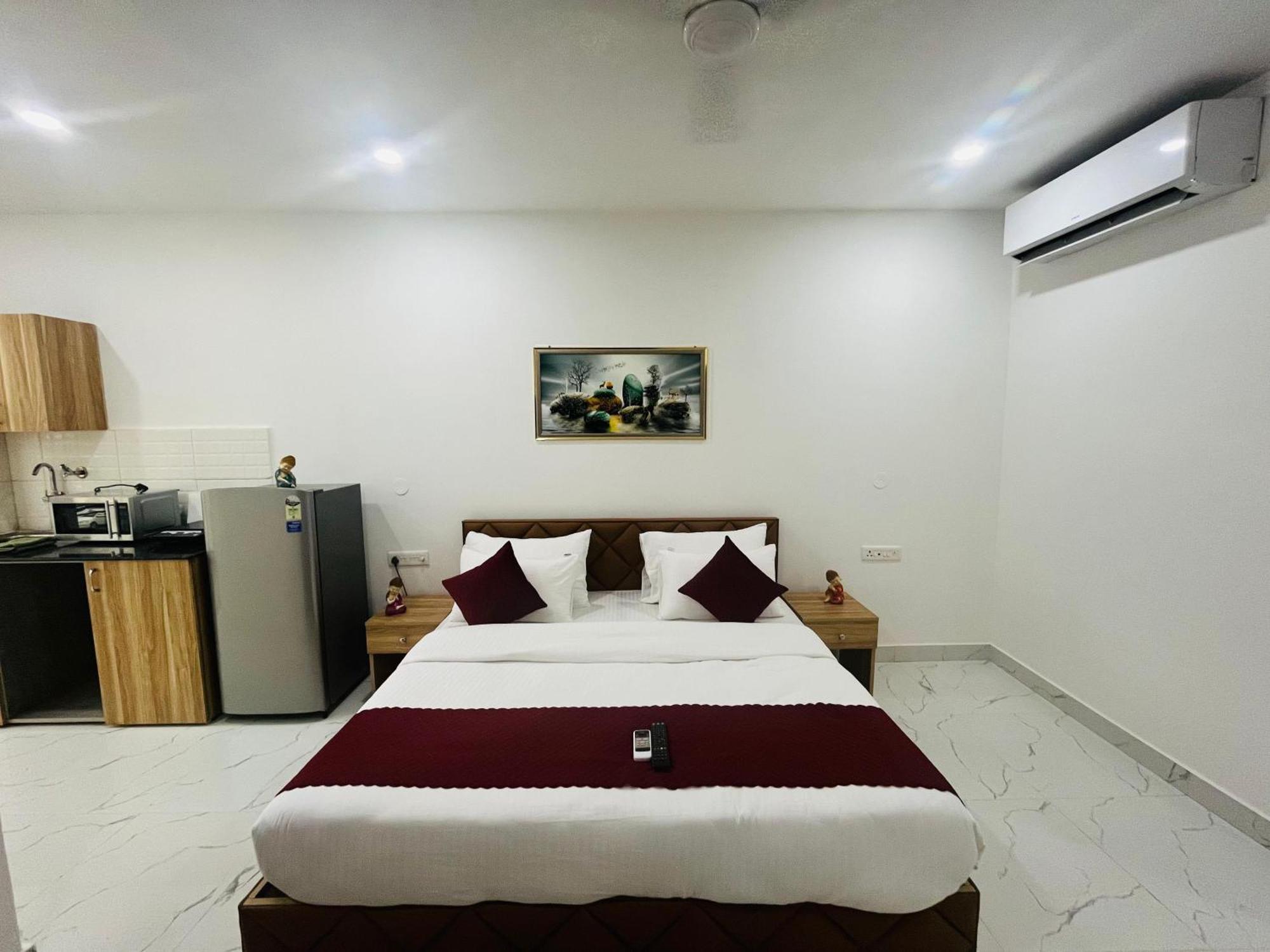 The Lodgers Studio Apartment Infront Of Artemis Hospital Gurugram グルガウン エクステリア 写真