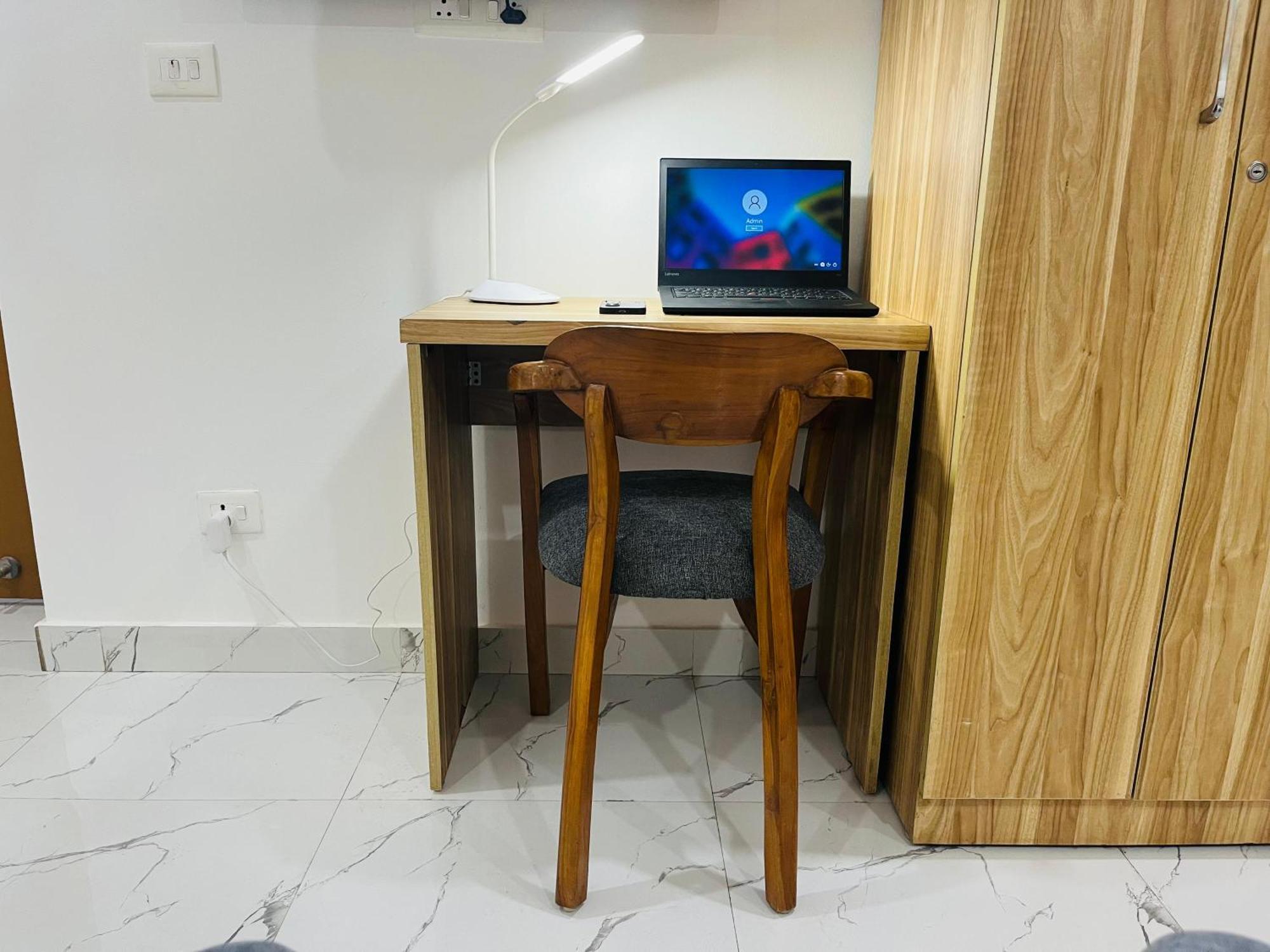 The Lodgers Studio Apartment Infront Of Artemis Hospital Gurugram グルガウン エクステリア 写真