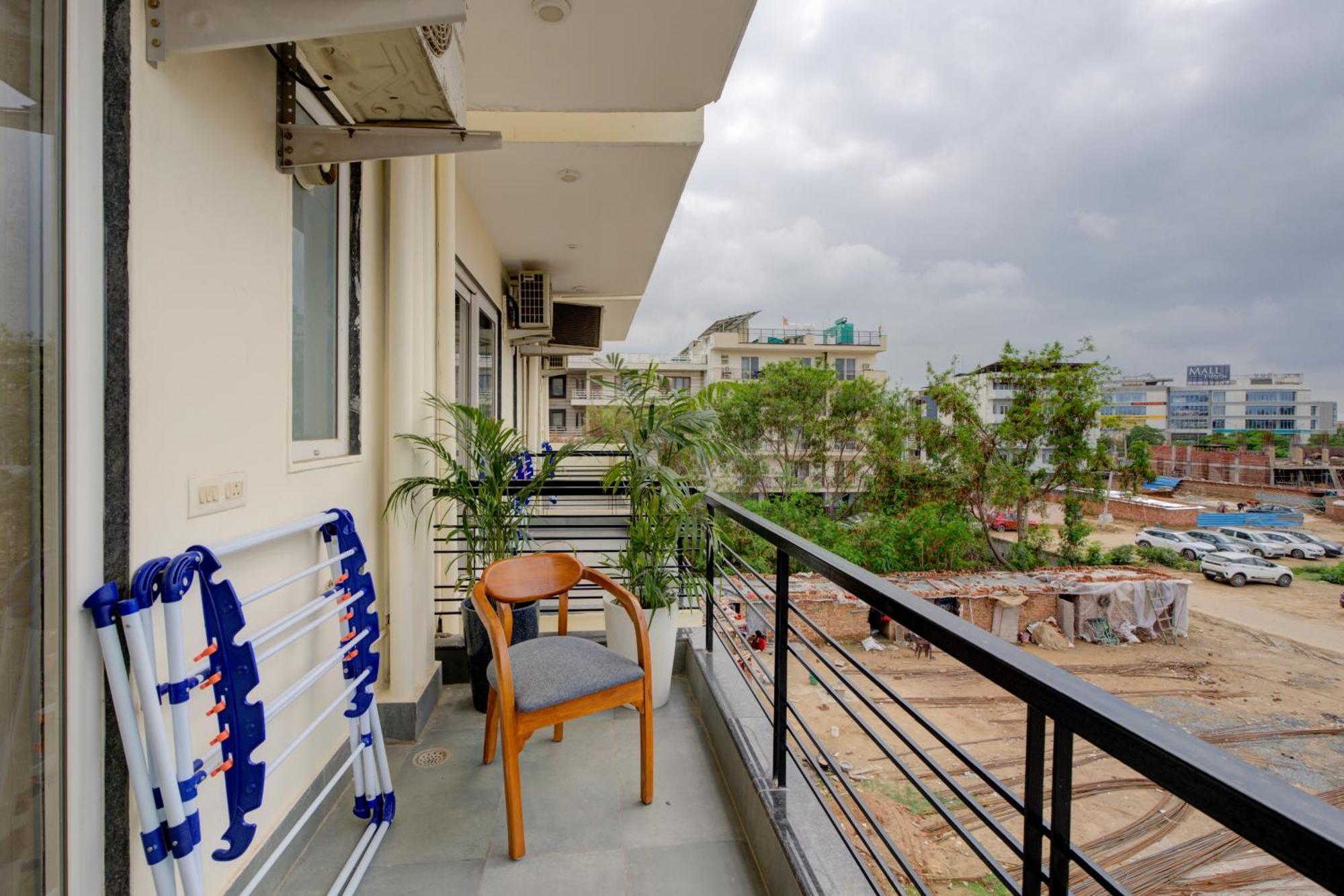 The Lodgers Studio Apartment Infront Of Artemis Hospital Gurugram グルガウン エクステリア 写真