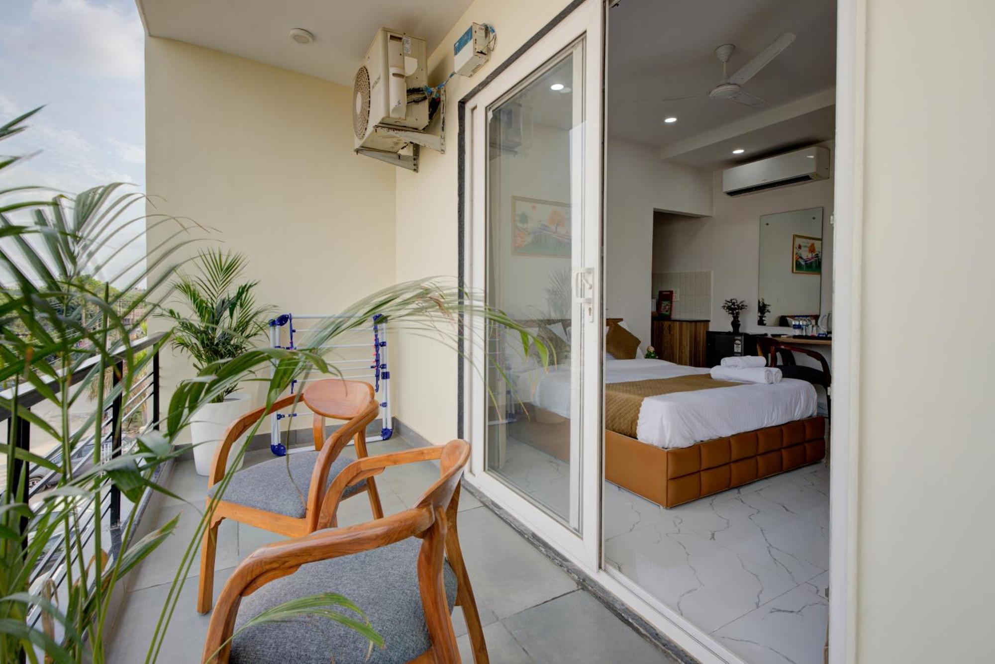 The Lodgers Studio Apartment Infront Of Artemis Hospital Gurugram グルガウン エクステリア 写真