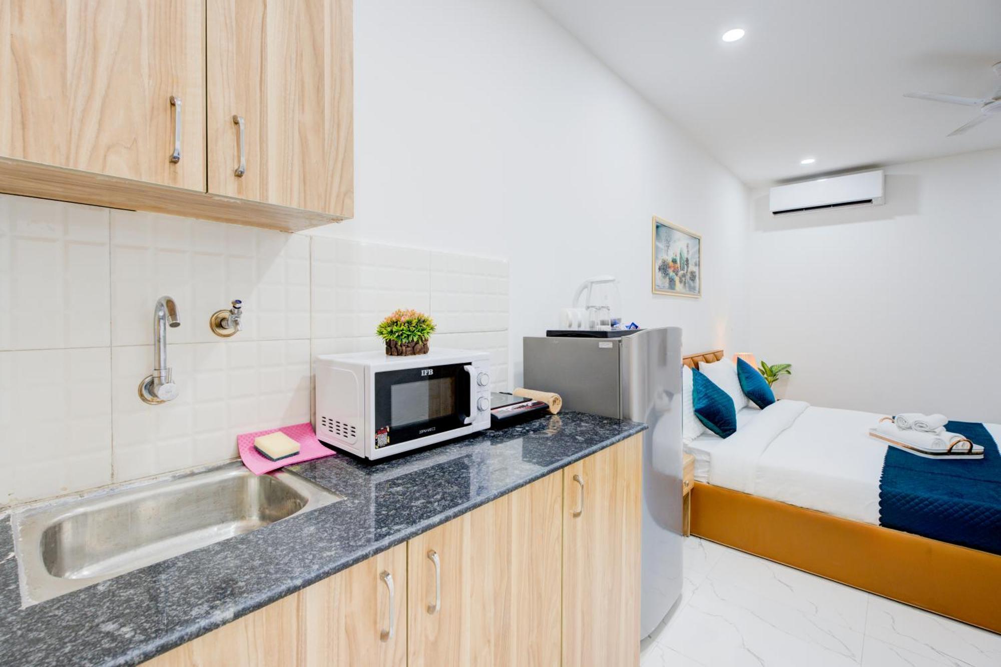 The Lodgers Studio Apartment Infront Of Artemis Hospital Gurugram グルガウン エクステリア 写真