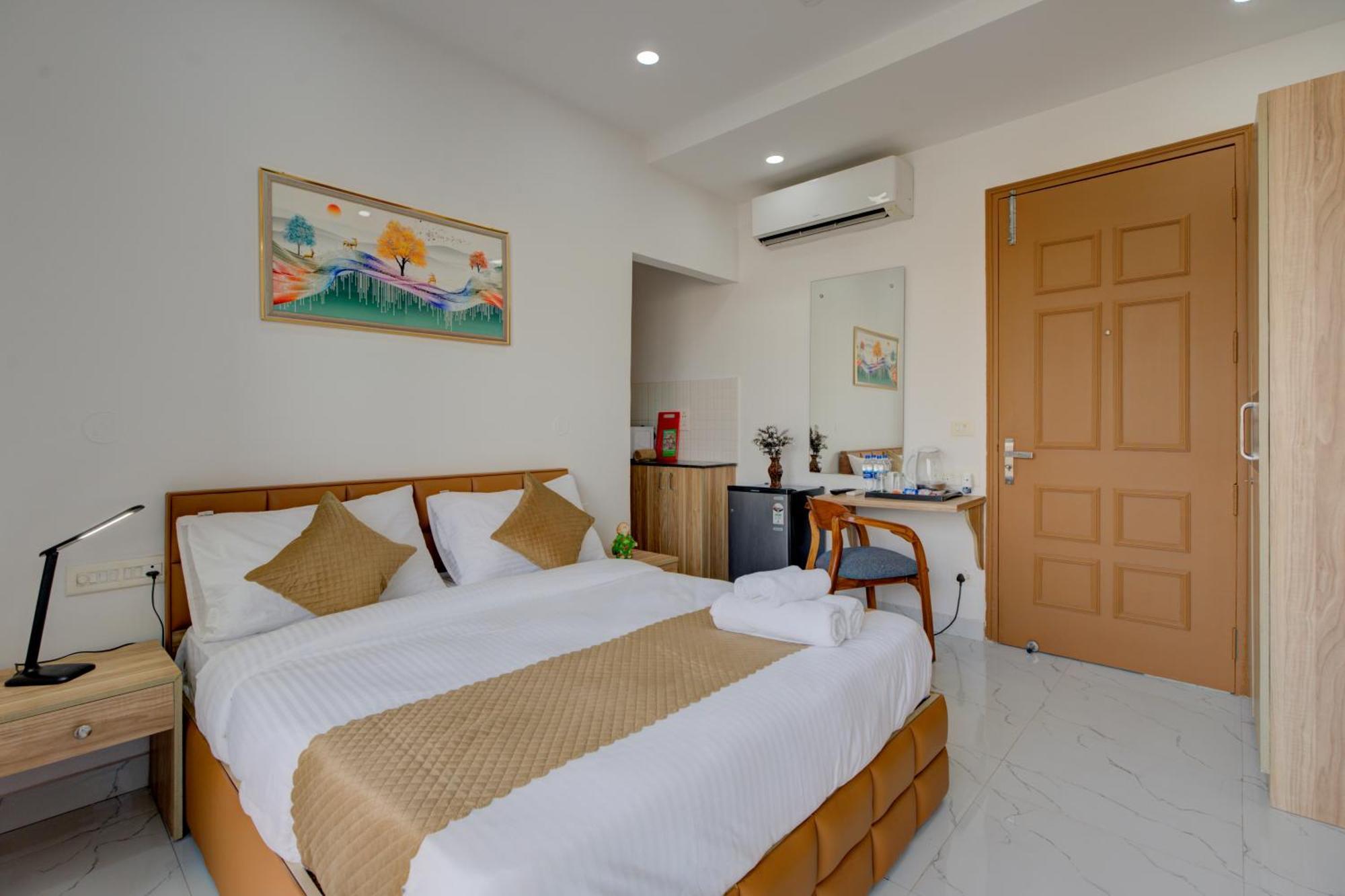 The Lodgers Studio Apartment Infront Of Artemis Hospital Gurugram グルガウン エクステリア 写真
