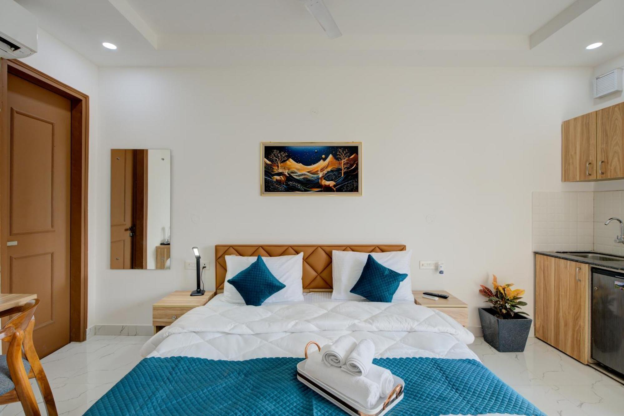 The Lodgers Studio Apartment Infront Of Artemis Hospital Gurugram グルガウン エクステリア 写真
