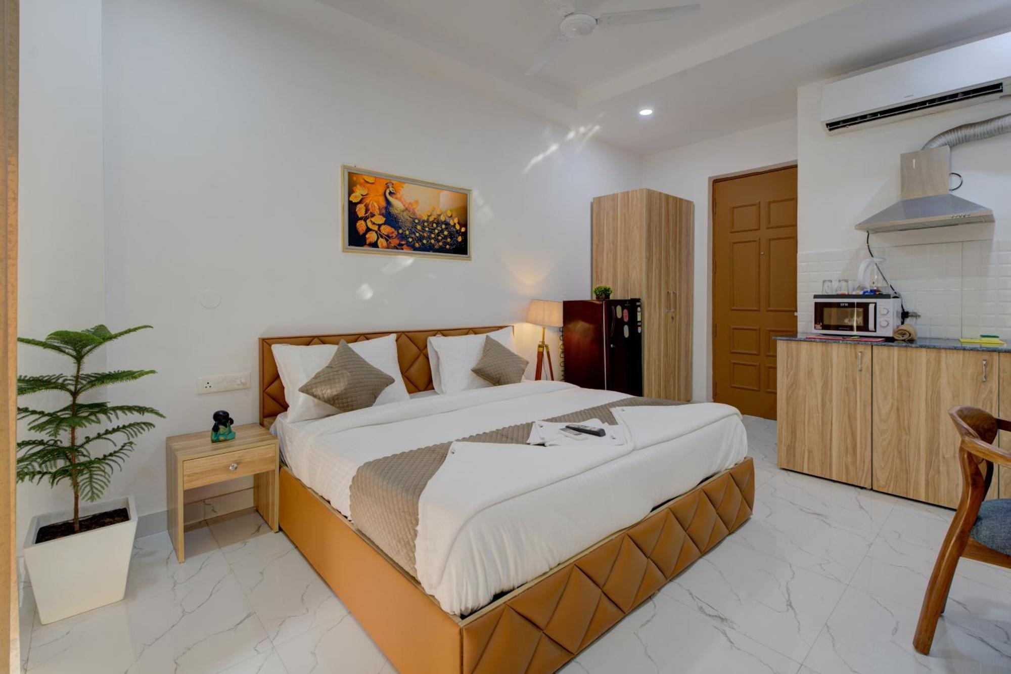 The Lodgers Studio Apartment Infront Of Artemis Hospital Gurugram グルガウン エクステリア 写真