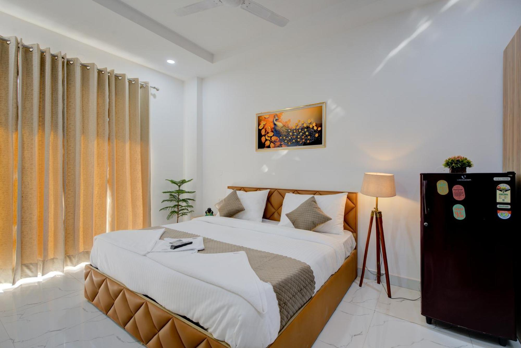 The Lodgers Studio Apartment Infront Of Artemis Hospital Gurugram グルガウン エクステリア 写真